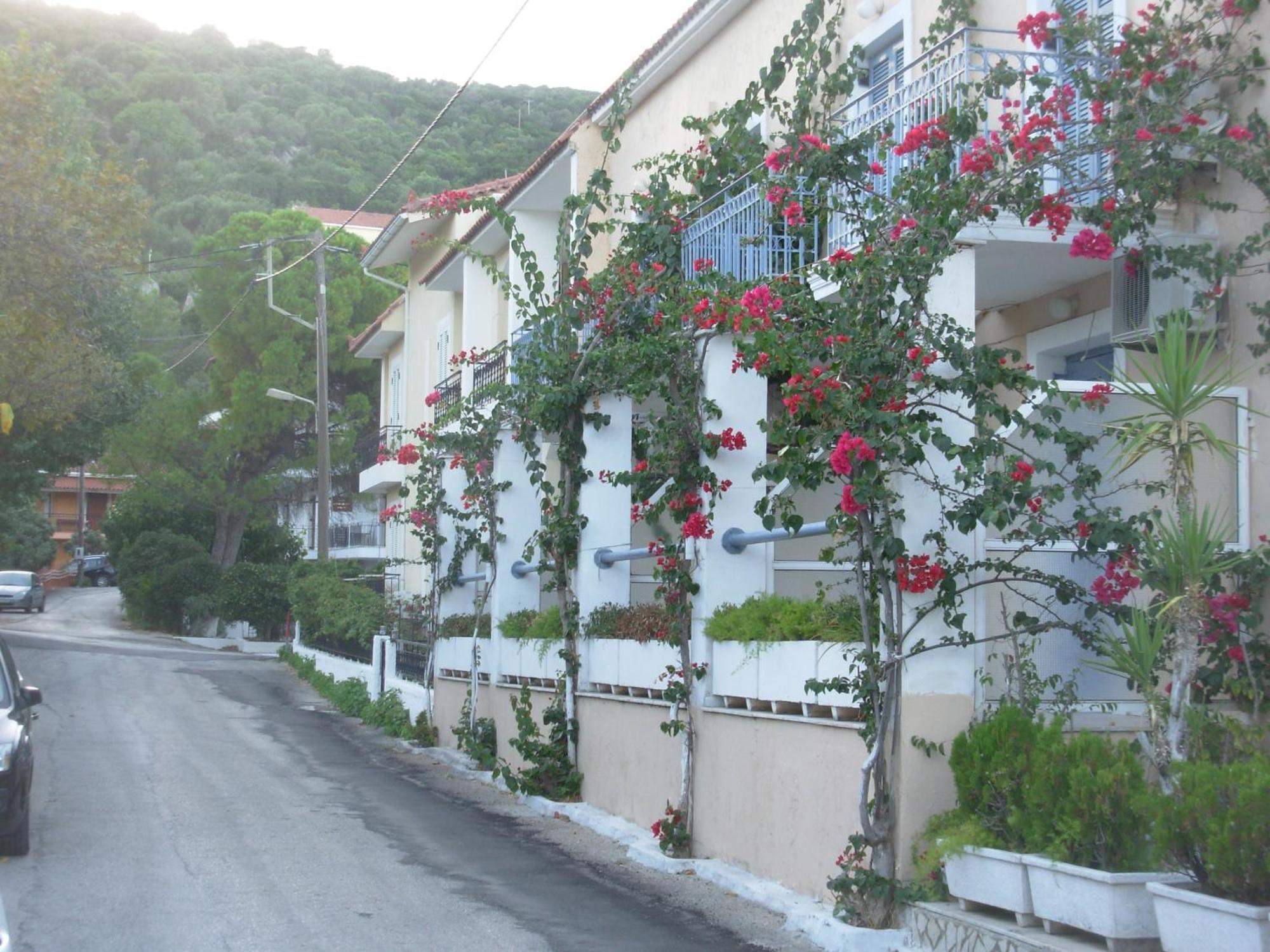 Louisa Studios Poros  Eksteriør bilde